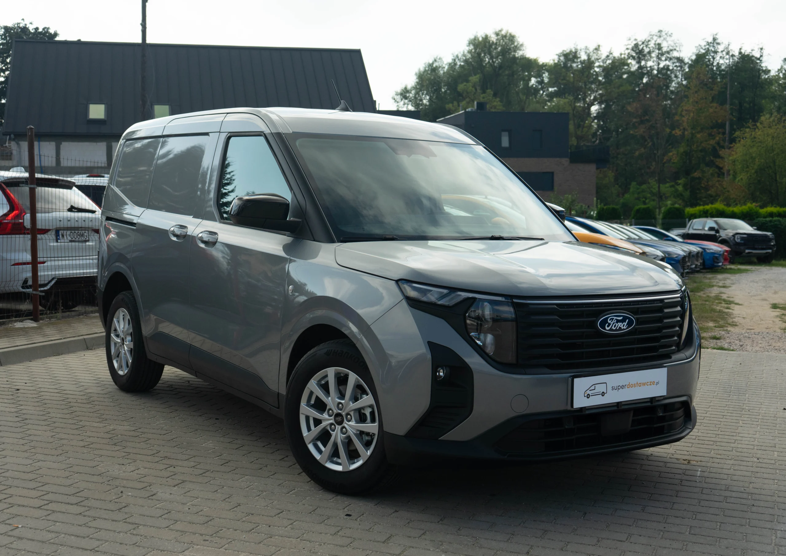 Dostawczaki dla branży kurierskiej – które modele najlepiej sprawdzają się w dostawach miejskich?